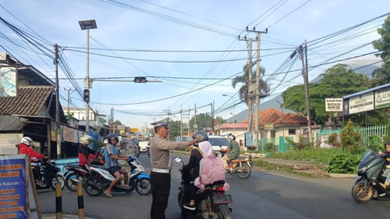 Pengamanan di Jalan Lintas Barat, Gisting, Tanggamus, Kamis 3 Oktober 2024.