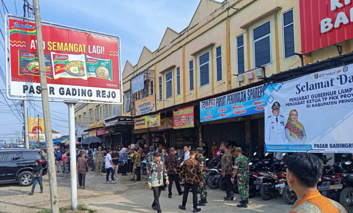 Pengamanan Kunjungan Pj Gubernur Lampung di Pasar Gading Rejo, Pringsewu, Kamis 3 Oktober 2024.