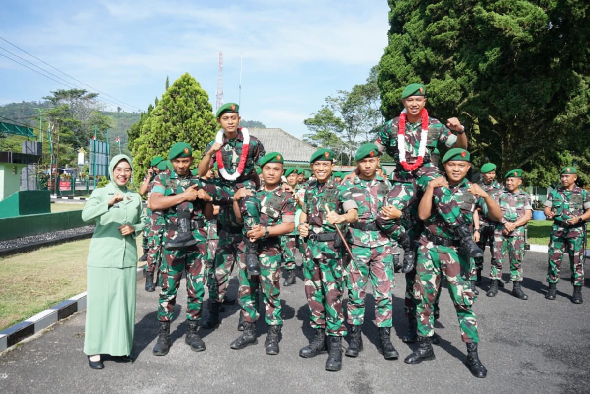 Penyambutan Serda Dava dan Pratu Kelvin di Makodim Lampung Barat, Kamis 3 Oktober 2024.