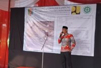 Kakon Kagungan Kota Agung Timur, Imron menyampaikan sambutan saat Pj Gubernur Lampung Samsudin meninjau pembangunan jalan, Kamis 3 Oktober 2024 | Herdi/Media Prioritastv.com.