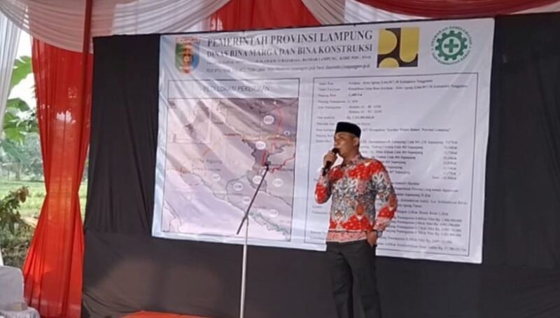 Kakon Kagungan Kota Agung Timur, Imron menyampaikan sambutan saat Pj Gubernur Lampung Samsudin meninjau pembangunan jalan, Kamis 3 Oktober 2024 | Herdi/Media Prioritastv.com.