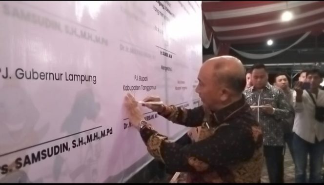 
 Pj Bupati Tanggamus saat menghadiri Deklarasi Netralitas ASN di Rumdin Bupati Tanggamus, Kamis 3 Oktober 2024, malam | Herdi/Media Prioritastv.com.