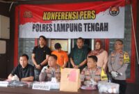 Konferensi pers pengungkapan kasus penembakan istri oleh Kapolres Lampung Tengah AKBP Andik Purnomo Sigit, Jumat 4 Oktober 2024.