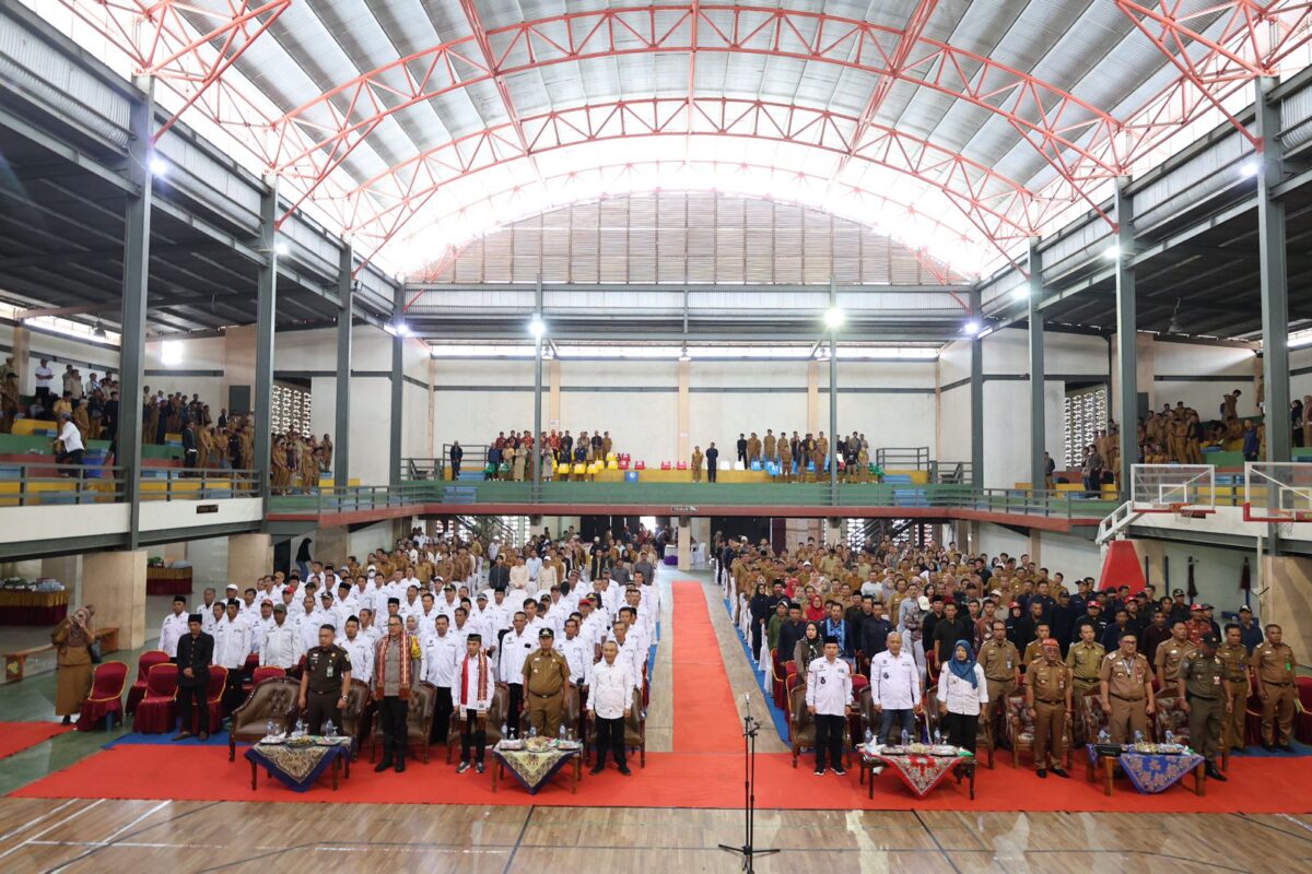 Caption: Suasana Pelantikan DPC Apdesi Lampung Barat masa bakti 2024-2028 di GOR Ajisaka Kawasan Sekuting Terpadu, Pekon Watas, Kecamatan Balik Bukit, Lampung Barat pada Senin (30/9/2024), lalu.