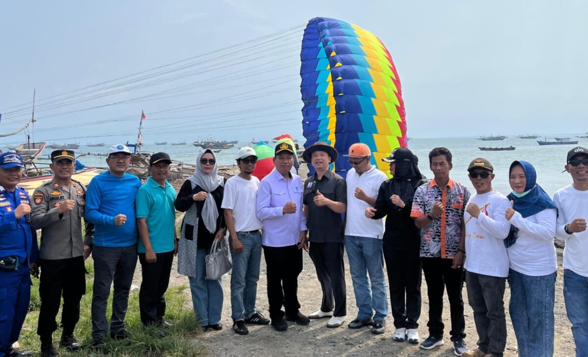 Pembukaan festival layang-layang di Pantai Laut, Kota Agung, Tanggamus, Sabtu 5 Oktober 2024.