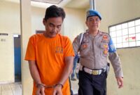 Tersangka saat digelandang ke Sel Tahanan Polsek Teluk Betung Timur, Selasa 8 Oktober 2024.