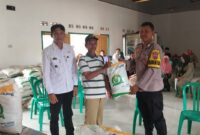 Penyerahan Bantuan Beras Pangan Nasional di Pekon Banjar Manis, Cukuh Balak, Tanggamus, Rabu 16 Oktober 2024.