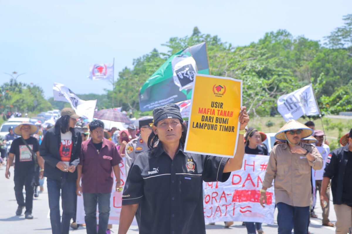 Ratusan petani saat menggelar aksi di Polda Lampung, Kamis 17 Oktober 2024 | Dok. Humas Polda Lampung.