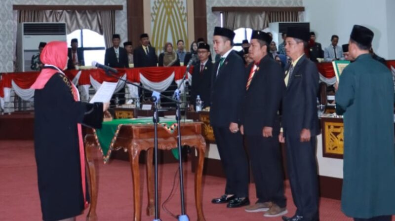 Pelantikan Ketua DPRD Pringsewu bersama Wakil Ketua 1 dan Wakil Ketua 2, Jumat 18 Oktober 2024.