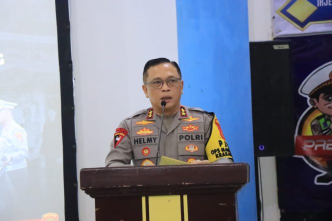 
 Kapolda Lampung saat memberikan arahan kepada personil Dit Lantas dan Sat Lantas jajaran, Jumat 18 Oktober 2024.