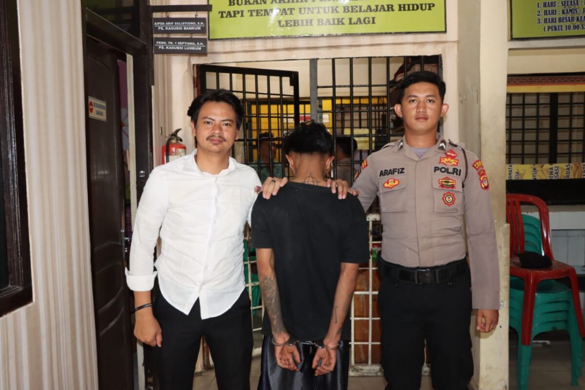 Tersangka saat akan dijebloskan ke sel tahanan, Senin 21 Oktober 2024.