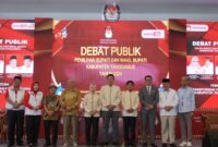 Sesi foto bersama usai Debat Publik Calon Bupati dan Wakil Bupati Tanggamus, Rabu 23 Oktober 2024.