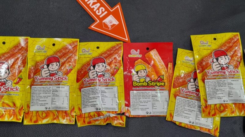 Jajanan Spicy Noodle Stick Diduga penyebab keracunan siswa/siswi SDN 1 Durian Payung, Bandar Lampung.
