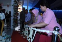 Kapolda Lampung, Irjen Pol Helmy Santika, bersama Ibu Ketua Pengurus Yayasan Kemala Bhayangkari Daerah Lampung, Lurie Helmy Santika, saat Peresmian Gedung Baru TK Kemala Bhayangkari di Kotabumi, Lampung Utara. Dok. Bidhumas Polda Lampung 