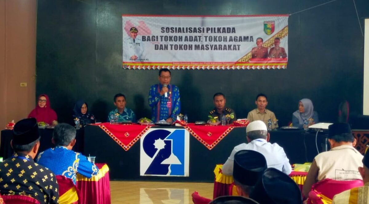 Pj Sekda Tanggamus Suaidi saat membuka sosialisasi Pilkada 2024 di Hotel 21 Gisting, Kamis 24 Oktober 2024 | Herdi/Media Prioritastv.com. 