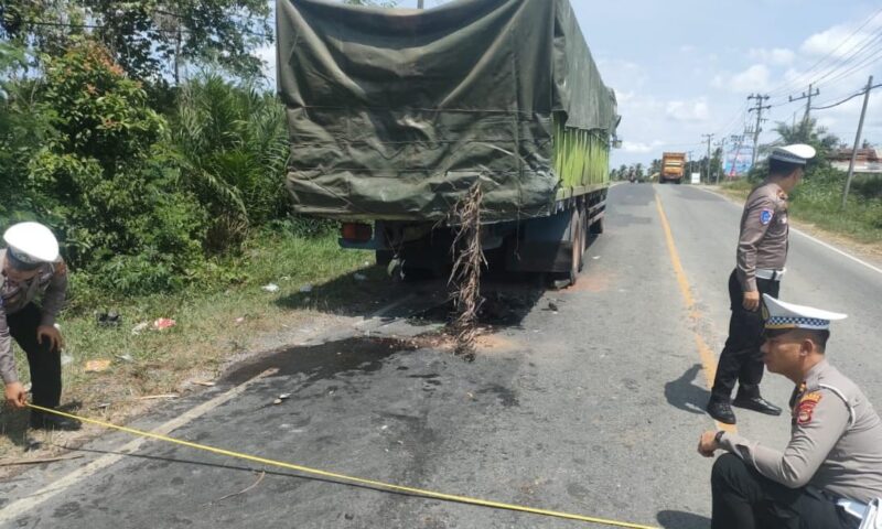 Polisi saat melakukan olah TKP paska Kecelakaan, Jumat 25 Oktober 2024.