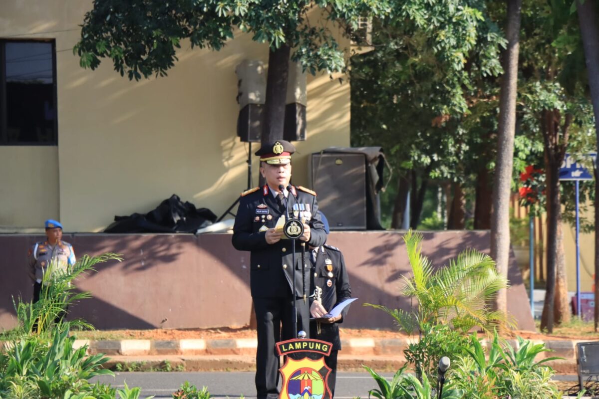Kapolda Lampung Irjen Helmy Santika saat memimpin upacara Hari Sumpah Pemuda, Senin 28 Oktober 2024.