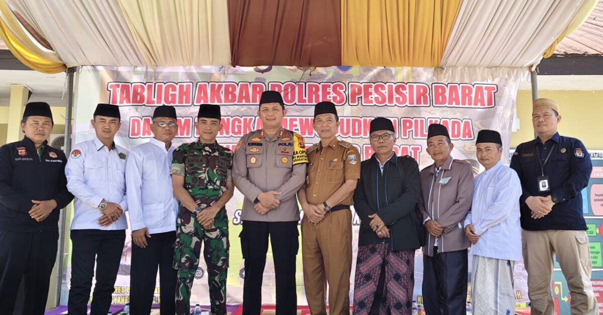 Dandim Lampung Barat saat menghadiri Tabliq Akbar di Polres Pesisir Barat, Selasa 29 Oktober 2024.