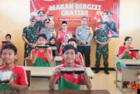 Pembagian makanan bergizi Polres Purwakarta di SLB Negeri Purwakarta, Rabu 30 Oktober 2024.