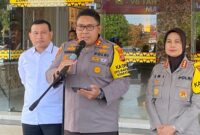 Kabid Humas Polda Lampung Kombes Umi Fadillah saat mendampingi Kapolres Lampung Selatan ketika memberikan keterangan pers.