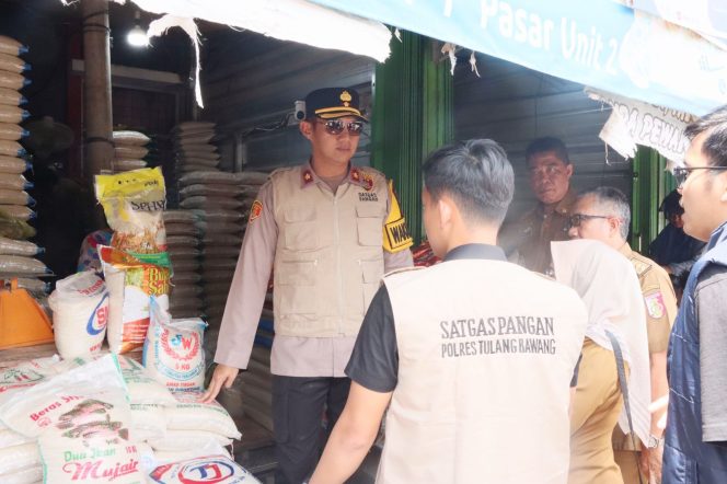 
 Dukung dan Sukseskan Program Asta Cita Presiden RI, Satgas Pangan Polres Tulang Bawang Gelar Operasi Pasar