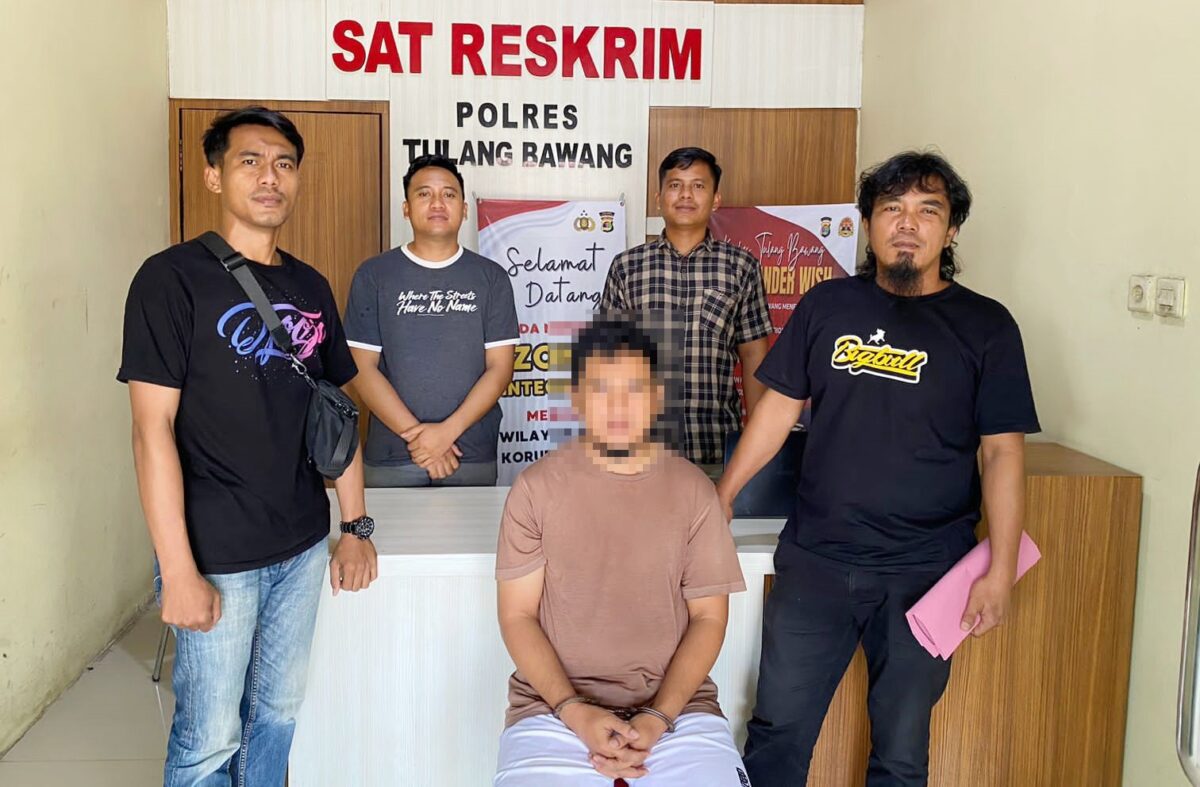 Tersangka Pencabulan Pelajar Tulang Bawang Lampung setelah ditangkap polisi, Minggu 20 Oktober 2024.