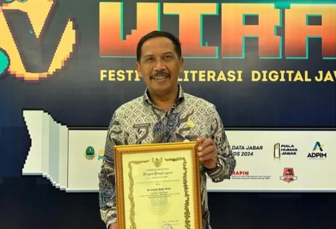 Penghargaan Unit Saber Hoax Teraktif Literiasi Digital.