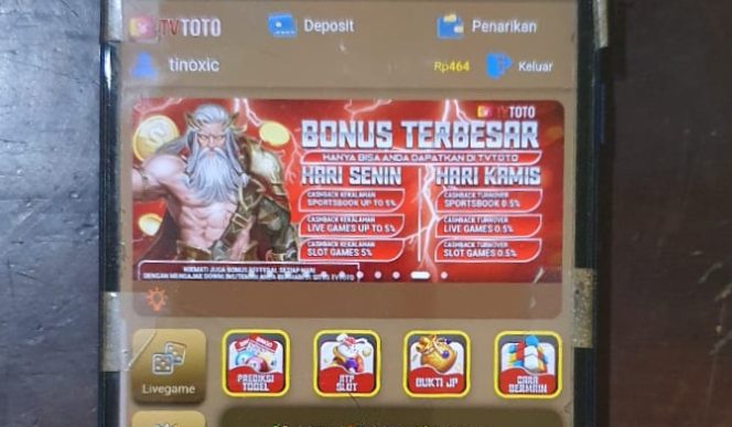 Barang bukti handphone berisi link aplikasi Judi Online milik tersangka.
