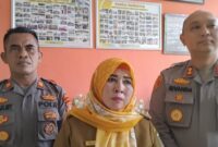 Kepala SMAN 1 Kota Agung Tanggamus Ratna Uli saat memberikan keterangan di sekolah setempat, Senin 4 Nopember 2024 | Herdi/Media Prioritastv.com.