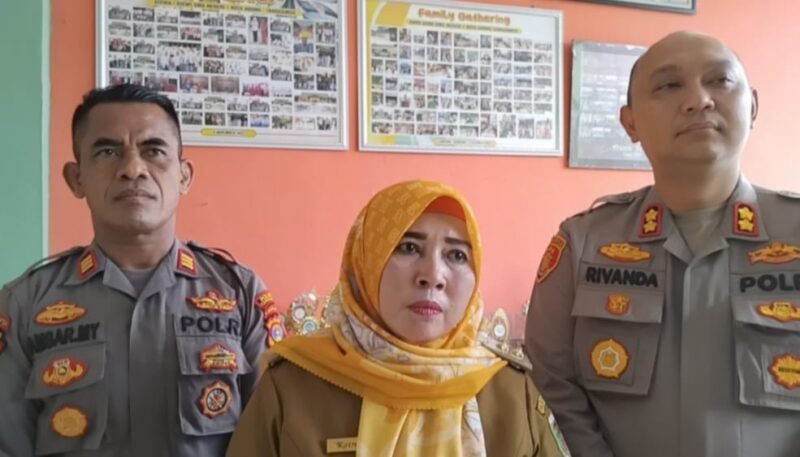 Kepala SMAN 1 Kota Agung Tanggamus Ratna Uli saat memberikan keterangan di sekolah setempat, Senin 4 Nopember 2024 | Herdi/Media Prioritastv.com.