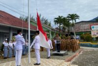 Kompol Made Silva Yudiawan, Wakapolres Tanggamus saat menjadi pembina upacara di SMAN 2 Kota Agung, Senin 4 Nopember 2024.
