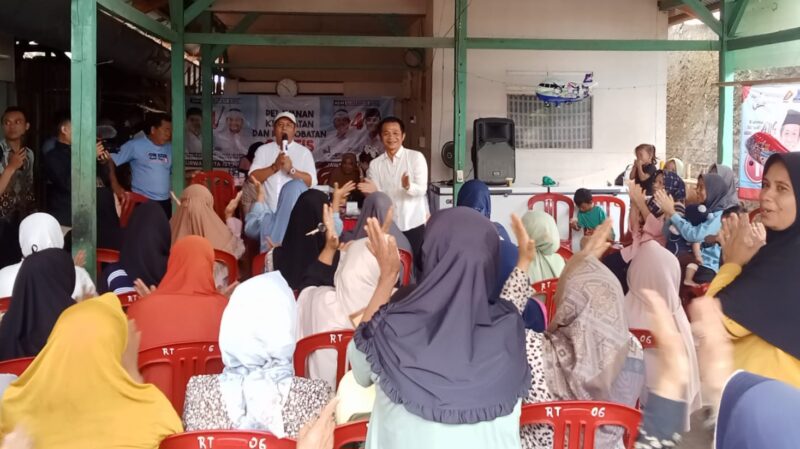 Pengobatan gratis Calonkada Purwakarta Zeinjo di Wanakarta, Purwakarta, Jabar.