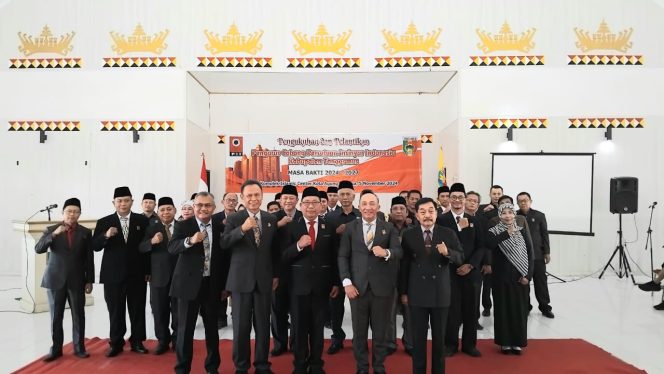 
 Foto bersama Pengurus Persatuan Insinyur Indonesia Tanggamus di Islamic Center Kota Agung, Selasa 5 Nopember 2024.