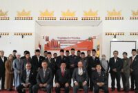 Foto bersama Pengurus Insinyur Indonesia Tanggamus bersama Pj Bupati Mulyadi Irsan di GSG Islamic Center Kota Agung, Selasa 5 Nopember 2024 | Herdi/Media Prioritastv.com.