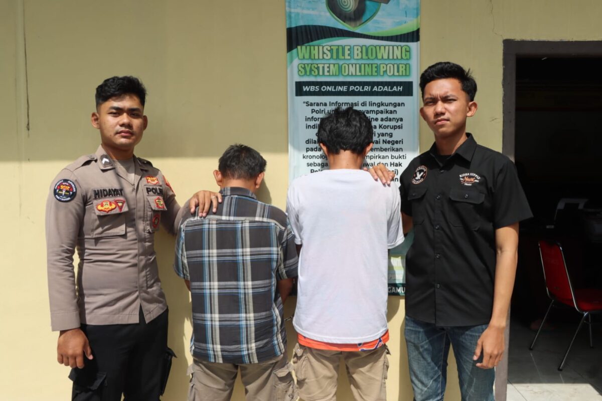 Dua tersangka Narkoba saat akan dijebloskan ke sel tahanan Polres Tanggamus, Kamis 7 Nopember 2024.