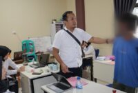 Tersangka saat dimintai keterangan oleh penyidik Polres Pringsewu, Kamis 7 Nopember 2024.