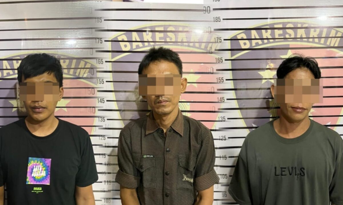 Ketiga tersangka Togel yang berhasil ditangkap Polres Pringsewu.