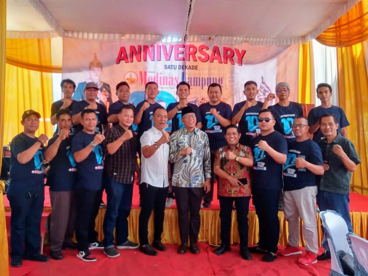 Foto bersama jajaran Redaksi Medinas Lampung, Cagub RMD, Minggu 10 November 2024.