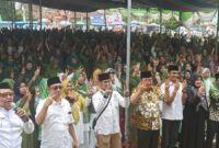 Foto bersama DPC PKB Tanggamus bersama pasangan M. Saleh Asnawi - Agus Suranto serta simpatisan di Way Jaha, Pugung, Minggu 10 November 2024 | DOK. DPC PKB TANGGAMUS.