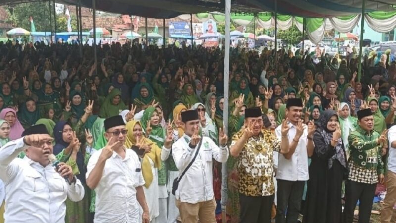 Foto bersama DPC PKB Tanggamus bersama pasangan M. Saleh Asnawi - Agus Suranto serta simpatisan di Way Jaha, Pugung, Minggu 10 November 2024 | DOK. DPC PKB TANGGAMUS.