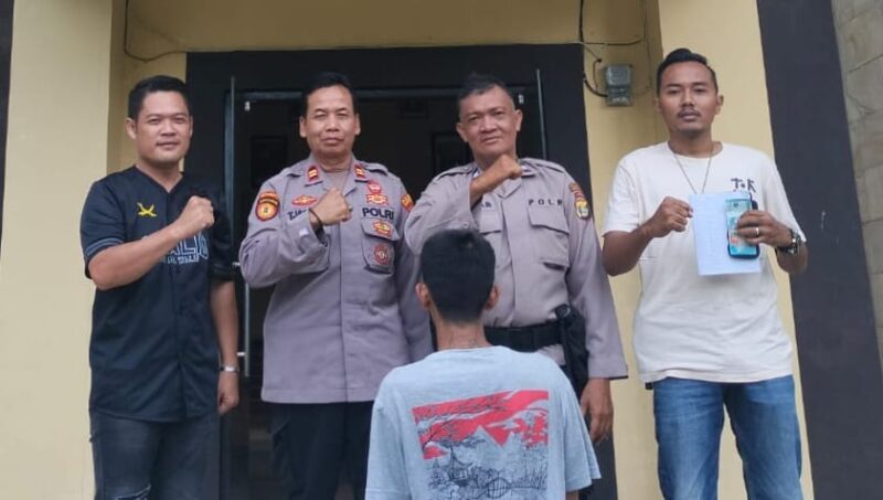 Pelaku saat diamankan di Polsek Wonosobo Tanggamus.