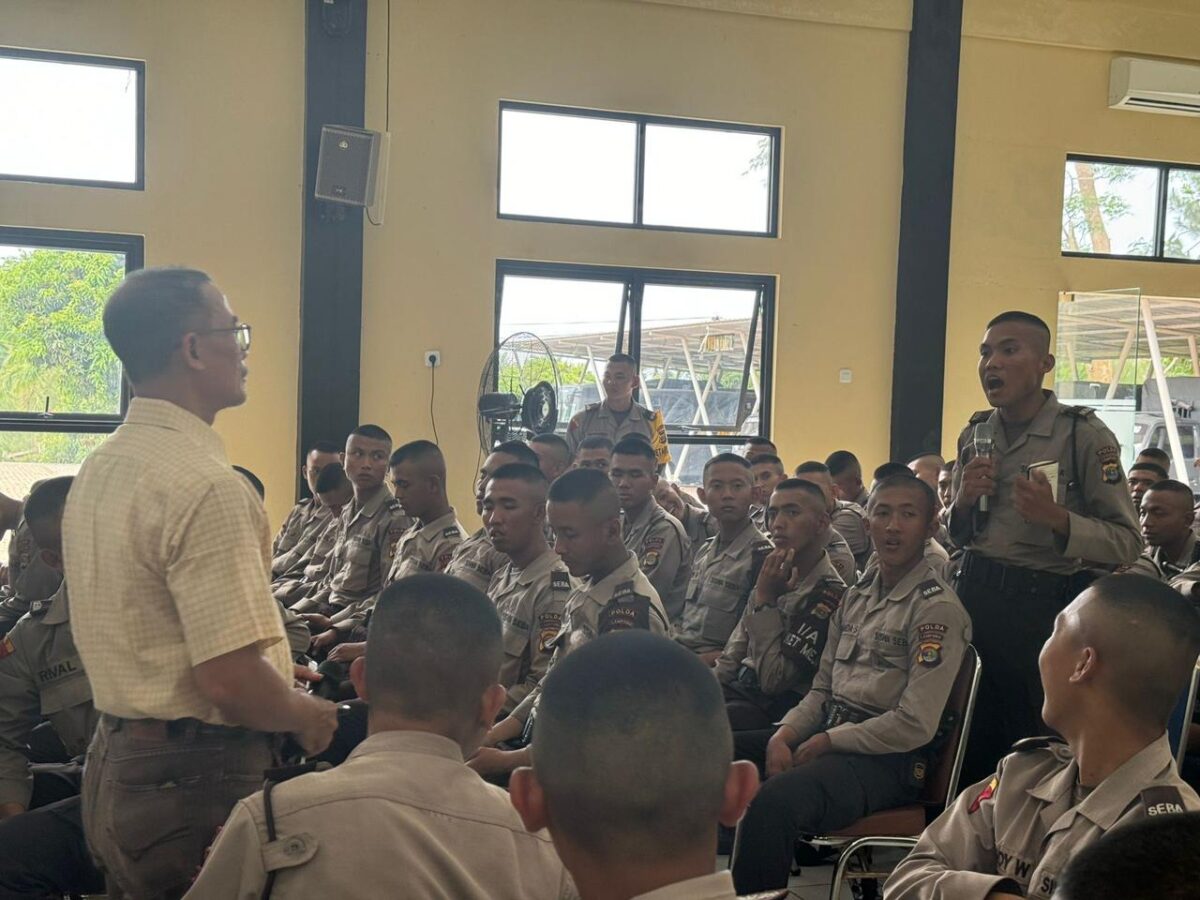 Pemateri saat memberikan ilmu pertanian kepada siswa bintara SPN Polda Lampung.