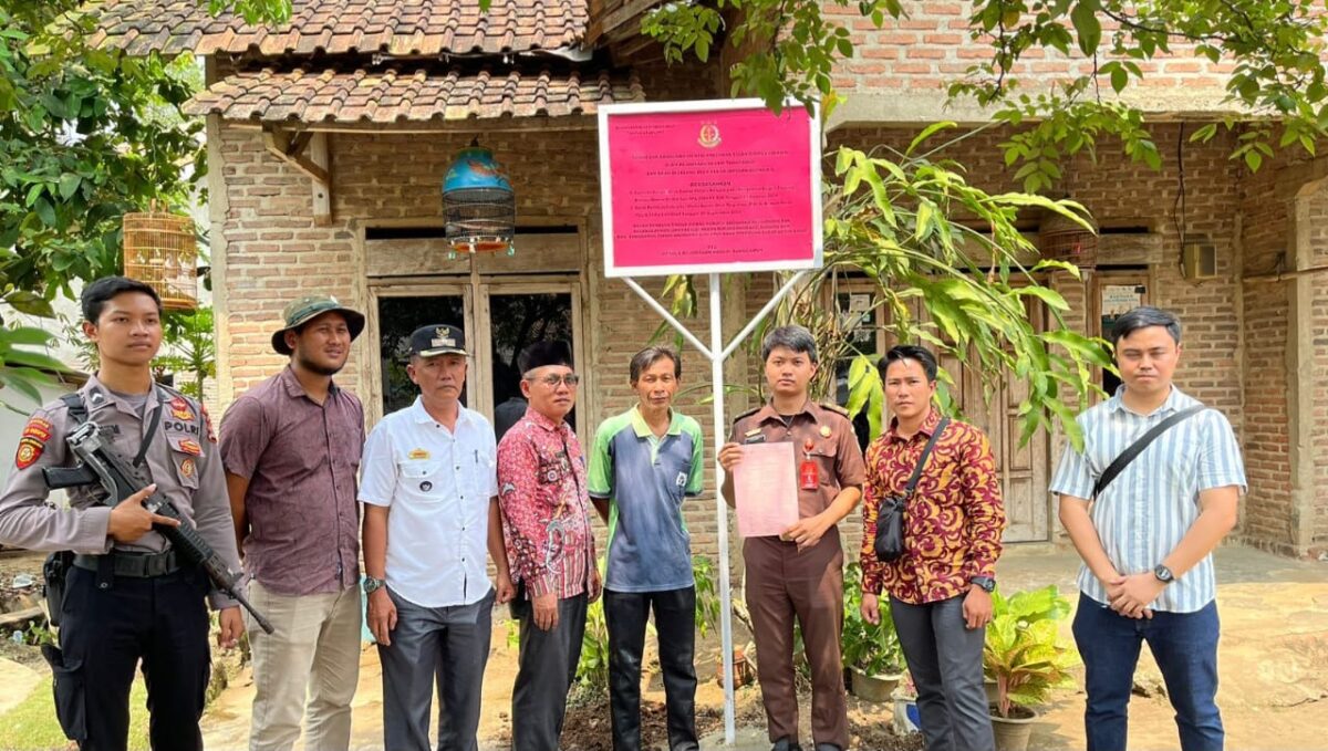 Penyitaan Aset Mantan Kakon Sukamernah yang Didakwa Kasus Korupsi Anggaran Dana Desa.