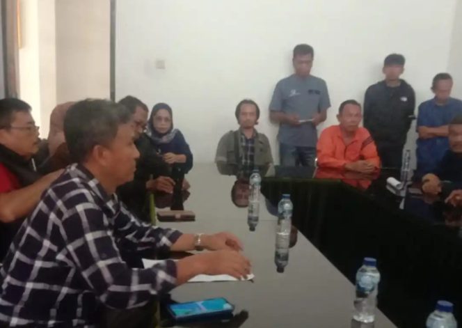 Audensi Warga di Kantor PDAM Purwakarta, Kamis 14 November 2024.