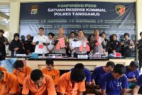 Kapolres Tanggamus AKBP Rivanda saat memimpin konferensi pers di Mapolres setempat, Sabtu 16 November 2024 | Herdi/Media Prioritastv.com.