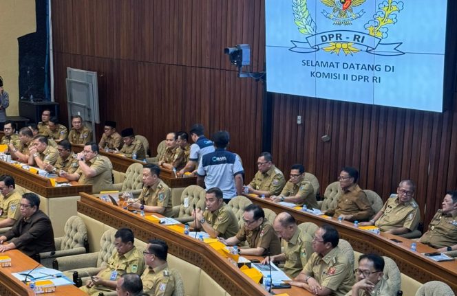 
 Pj Bupati Tanggamus Mulyadi Irsan saat menghadiri RDP bersama Komisi II DPR-RI di Jakarta, Selasa 19 November 2024 | Dok. Kominfo Tanggamus.