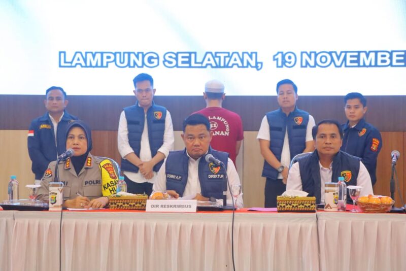 Konferensi Pers Penangkapan DPO Kasus Bendungan Marga  Tiga Lampung Timur, Selasa 19 November 2024.