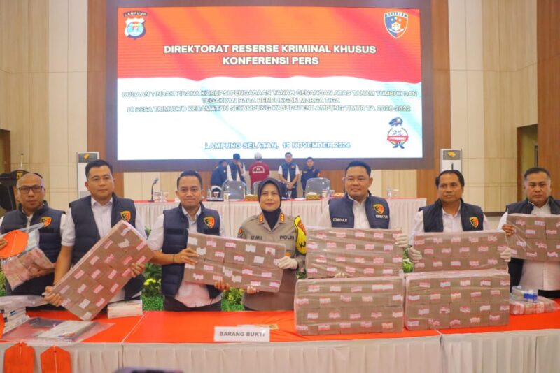 Barang bukti uang tunai dalam perkara korupsi Bendungan Marga Tiga, Lampung Timur.