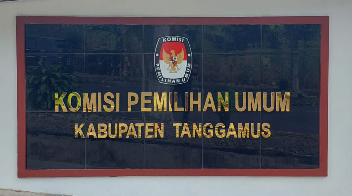 Plang Kantor KPU Tanggamus | Herdi/Media Prioritastv.com.
