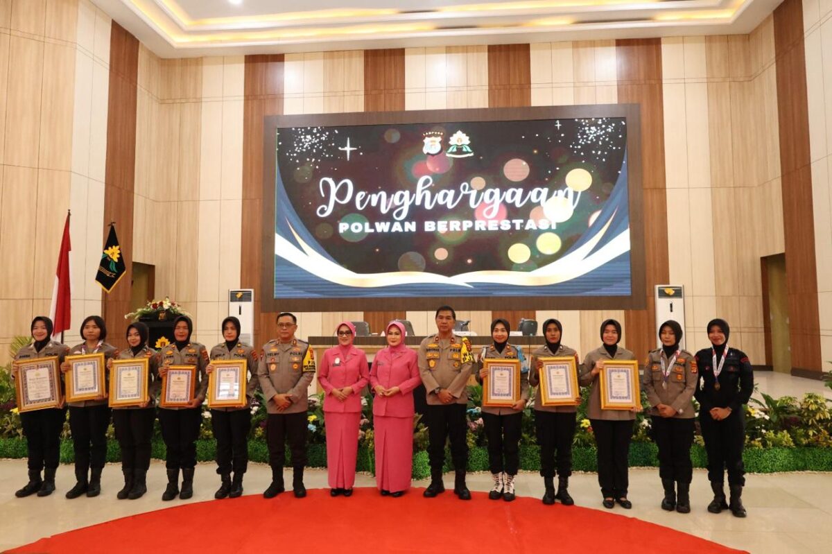 Silaturahmi Ibu Asuh Polwan Polda Lampung bersama ratusan Polwan, Rabu 20 November 2024 | Dok. Humas Polda Lampung.